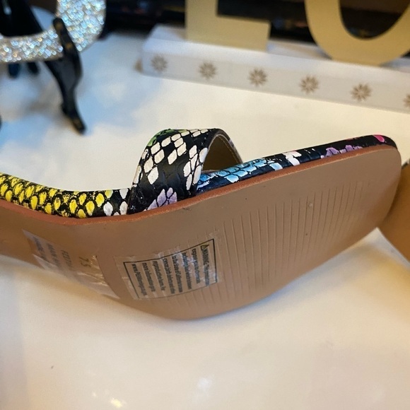 NWOT OR BOX.  FASHION NOVA MULTICOLORED SNAKE PRINT SANDAL SIZE 7.5 - Picture 8 of 11